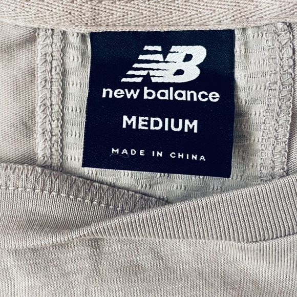 New Balance M Taupe Mesh Insert T-shirt - Picture 7 of 8